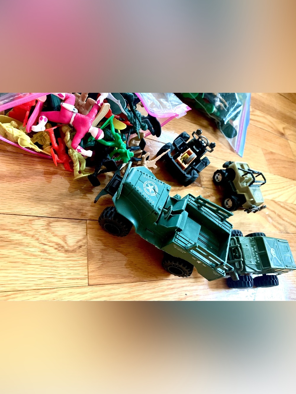 Huge Bulk Lot of Toy Army Men & Military Vehicles – 248 Pieces!